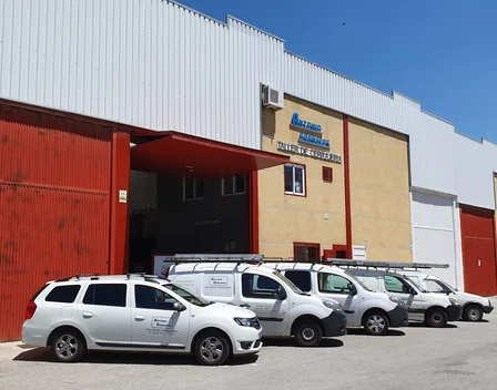 ANTONIO GRANADOS PUERTAS AUTOMATICAS Y MANTENIMIENTOS – puertas y persianas en Juncaril (foto 2 de 5)