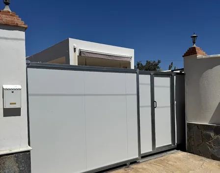 Automatismos Almeria 2.0 – empresa de puertas y persianas en Huércal de Almería