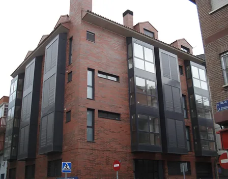 Imetesa - Carpinteria metálica y textil S.L – empresa de puertas y persianas en Madrid