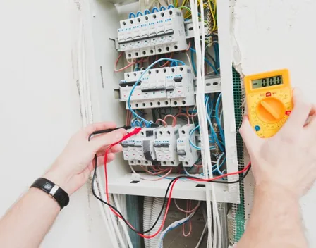 Pedro Electricista Urgente – empresa de puertas y persianas en Barcelona