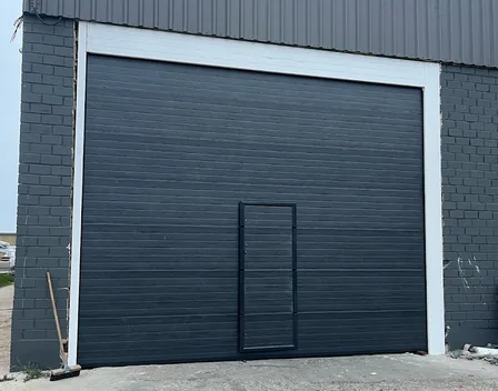 Servidoors puertas seccionales – empresa de puertas y persianas en Quer