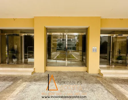 Taller / oficina Inoxidables Acosta – empresa de puertas y persianas en El Trocadero